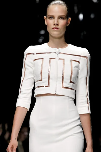 Look 3